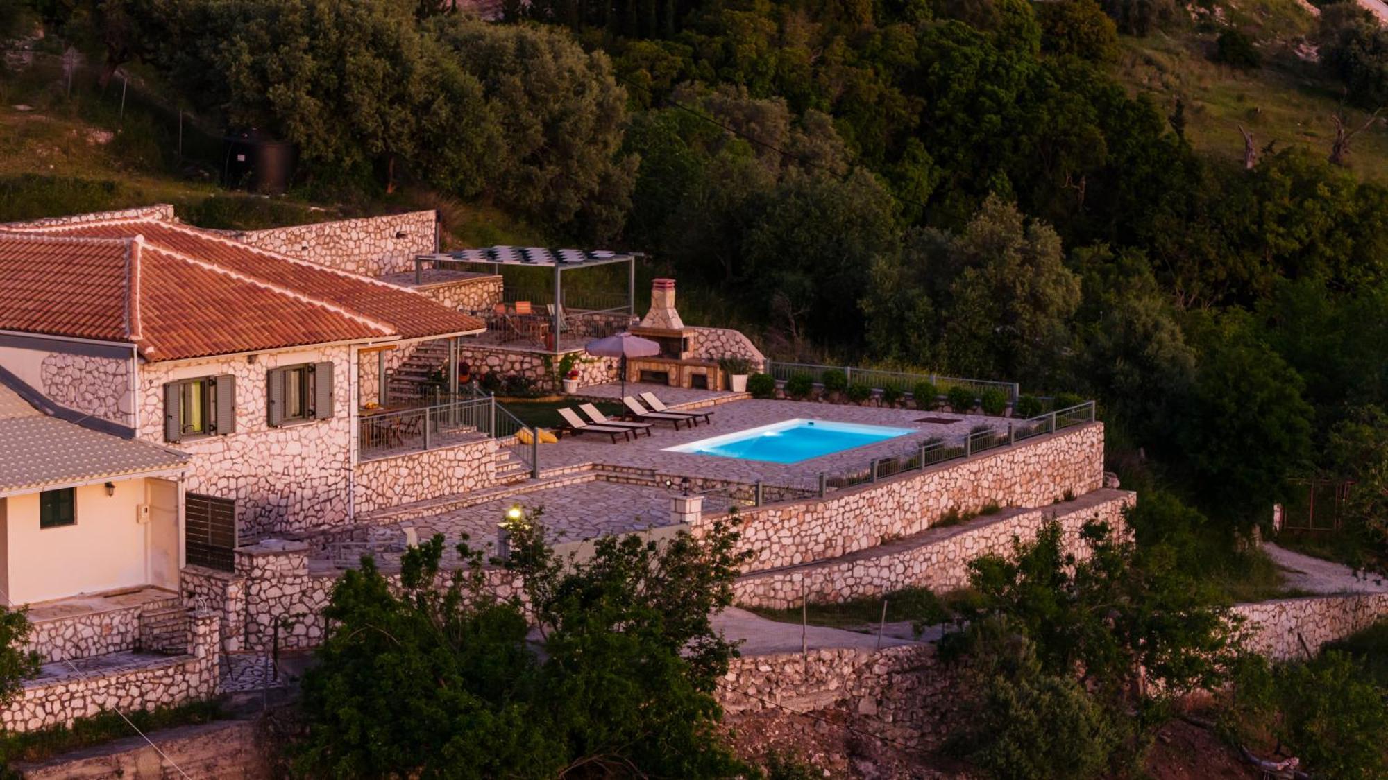 Villa Aurora Athánion エクステリア 写真